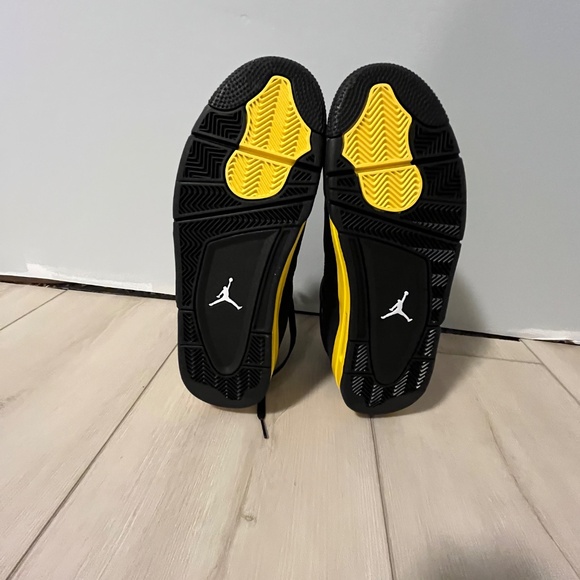 Yellow Jordan 4 Thunders - Picture 2 of 4